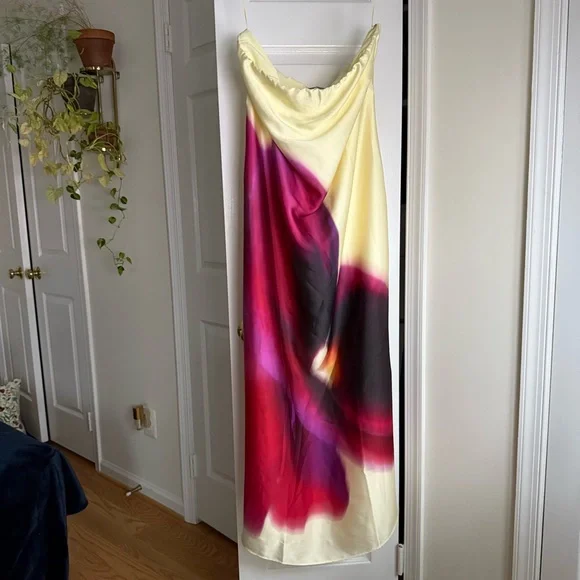 Abercrombie & Fitch Strapless Maxi Dress in Cream with Pink and Red Floral - Picture 2 of 6